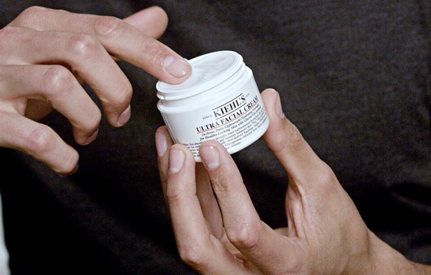 Hũ kem dưỡng ẩm Ultra Facial Cream là sản phẩm bán chạy nhất