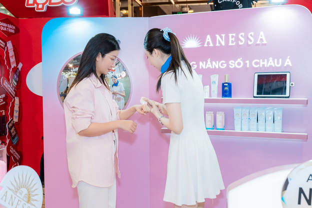 Kết cấu mỏng nhẹ không gây bí bách cho da (Nguồn: Anessa Vietnam)