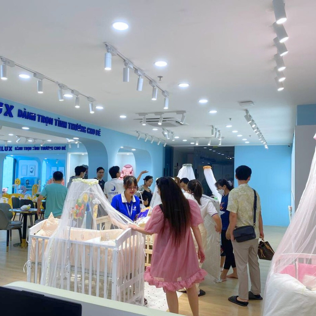 Đội ngũ nhân viên luôn sẵn sàng hỗ trợ khách hàng mọi lúc 