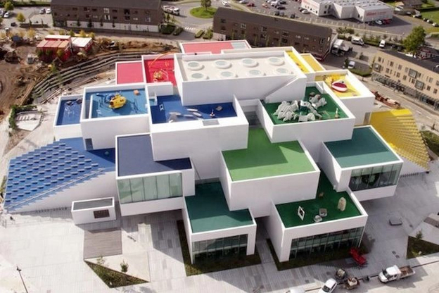 Trụ sở chính đầy màu sắc của tập đoàn Lego tại Billund Đan Mạch